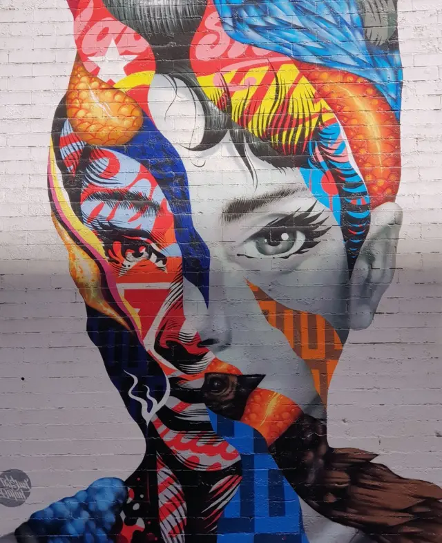 mural de Audrey Hepburn en La Pequeña Italia, Nueva York