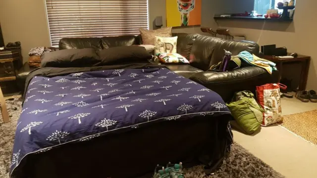 Persiapan situasi darurat Agi Cakradirana: kasur udara buat kemping, sepatu, backpack dan baju darurat yang tinggal angkut.