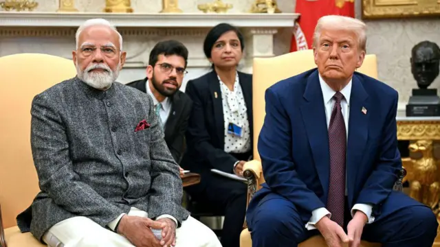 फेब्रुवारी महिन्यात नरेंद्र मोदी हे अमेरिकेच्या दौऱ्यावर होते, त्यावेळी घेतलेले छायाचित्र