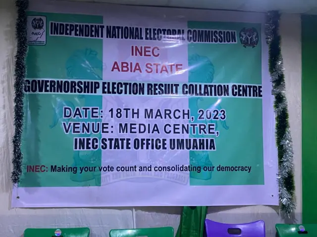 Ọdọ ngụkọ vootu n'isi ụlọọrụ Inec, Umuahia, Abịa steeti