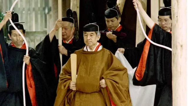 พระราชพิธีขึ้นครองราชย์ สมเด็จพระจักรพรรดิอากิฮิโตะ เมื่อปี 2532