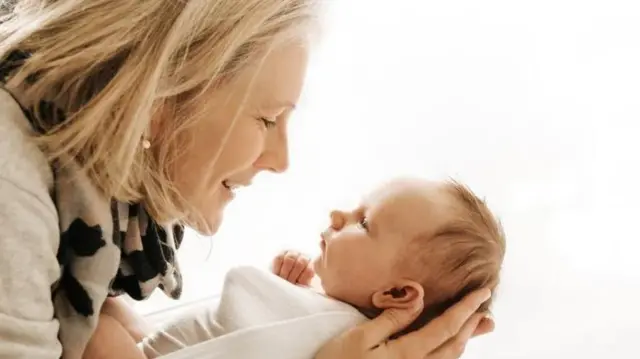 سوفی کی بیٹی مارتھا منجمد انڈوں سے پیدا ہوئی ہیں