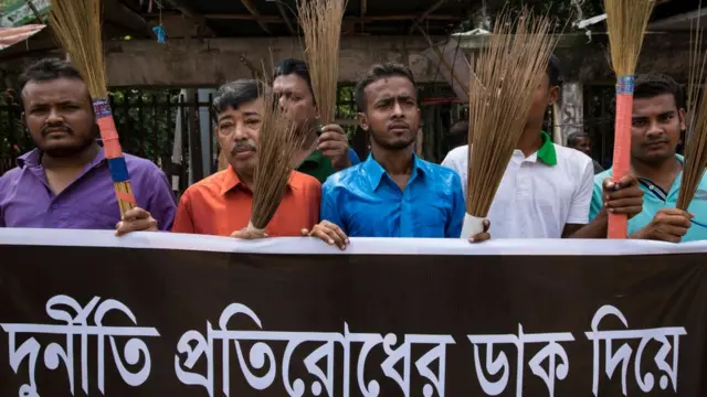 বাংলাদেশে দুর্নীতির বিরুদ্ধে 'ঝাড়ু মিছিল' ২০-০৯-২০১৯।