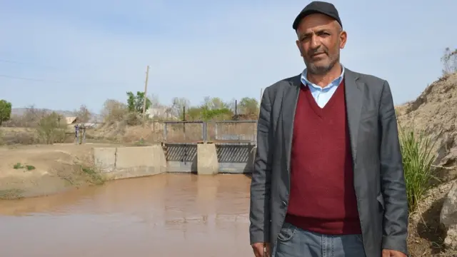 حبیبه میرزایوا بیش از بیست سال است در روستای بیش کپه ناحیه ناصر خسرو زندگی می‌کند