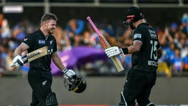 டேரில் மிட்செல் மற்றும் கிளென் பிலிப்ஸ்