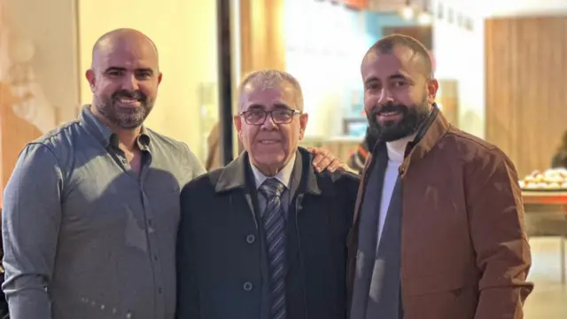 من اليمين إلى اليسار: محمد وأحمد حلاب وسفيان قطب الشركاء الثلاثة في كرواسان حلاب