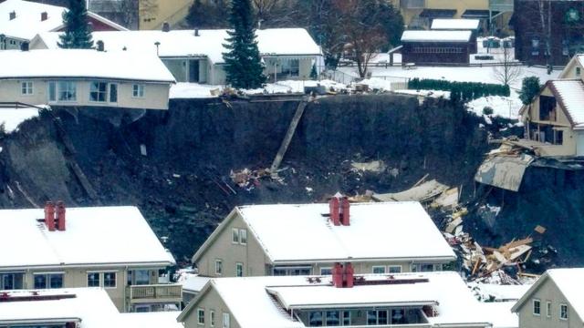Гігантський зсув ґрунту в Норвегії. Рятувальники знайшли сімох загиблих, пошуки тривають