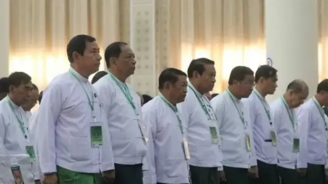 ကြံ့ခိုင်ရေးပါတီ ထိပ်ပိုင်းခေါင်းဆောင်ရာထူးတွေမှာ အငြိမ်းစားတပ်မတော်အရာရှိကြီးတွေအများစုပါဝင်ခဲ့ကြပါတယ်။