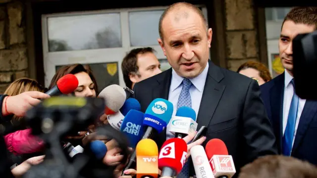 Tổng thống tân cử của Bulgaria, Rumen Radev nói "sẽ vẫn ở lại NATO" nhưng không bài Nga