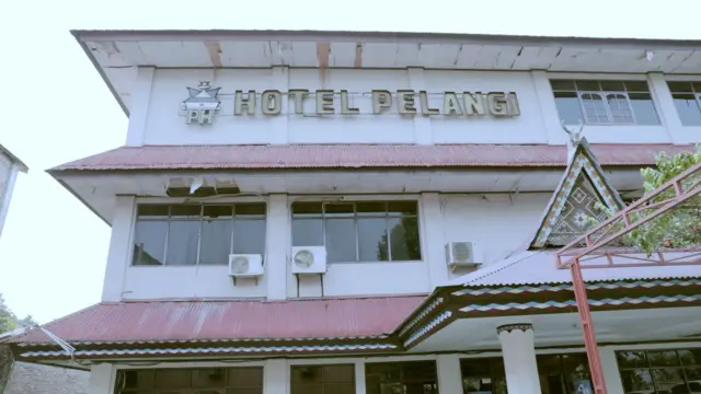 Korim tinggal di Hotel Pelangi, tempat bagi pengungsi Rohingya yang telah belasan tahun berlindung di Indonesia.