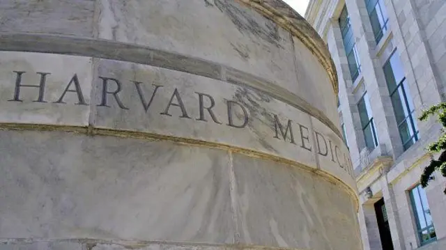 Fachada da Harvard Medical School