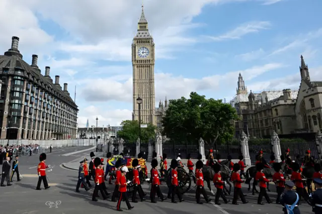 ဘစ်ဘဲန်ကြီးကနေလည်း မိနစ်တိုင်း ခေါင်းလောင်း ထိုးပေးနေခဲ့