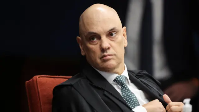 O juiz Alexandre de Moraes, do Supremo Tribunal Federal (STF), preside a abertura da fase final do julgamento do ex-presidente Jair Bolsonaro, por uma suposta conspiração para anular as eleições de 2022, em Brasília, Brasil, em 2 de setembro de 2025