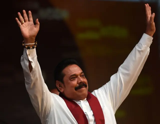 சிங்கள ஆதரவுக் காற்று ராஜபக்‌ஷ பக்கம் வீசுவதைக் காட்டுகிறதா மே தினப் பேரணிகள் ?