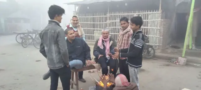 आगो ताप्दै