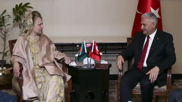 ২০১৭ সালের ১৯শে ডিসেম্বর ঢাকায় সরকারি এক সফরকালে তুরস্কের প্রধানমন্ত্রী বিনালি ইলদিরিম বাংলাদেশের সাবেক প্রধানমন্ত্রী ও বিরোধীদলীয় নেতা খালেদা জিয়ার সাথে সাক্ষাৎ করেন।