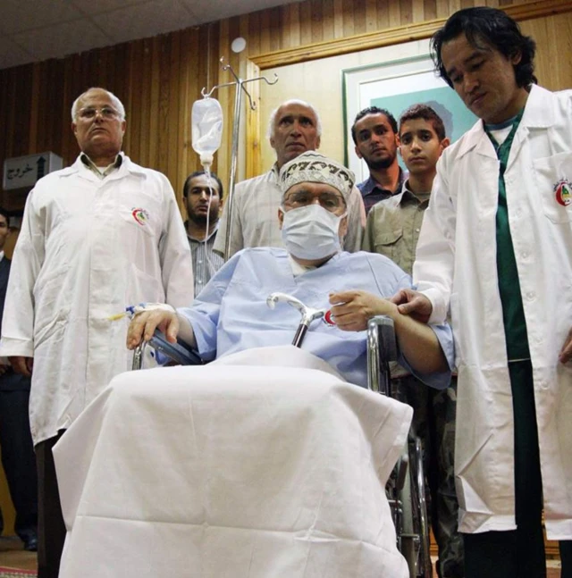 Megrahi assis sur un fauteuil roulant 