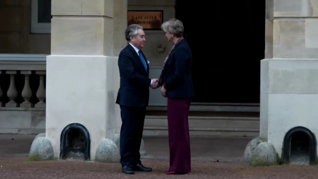 Кыргызстандын тышкы иштер министри Жээнбек Кулубаев менен Британиянын башкы дипломаты Иветт Купер, Лондон шаары, 26-февраль 2026-жыл.