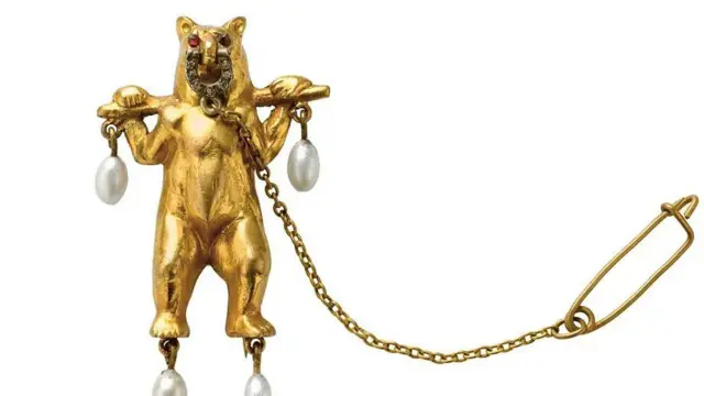 Брошка з перлами від Schiaparelli