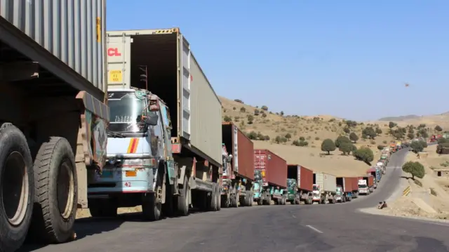 معاون وزارت خارجه حکومت طالبان می‌گوید پاکستان از دو ماه به این سو مرزهایش را بروی صادرات افغانستان بسته است