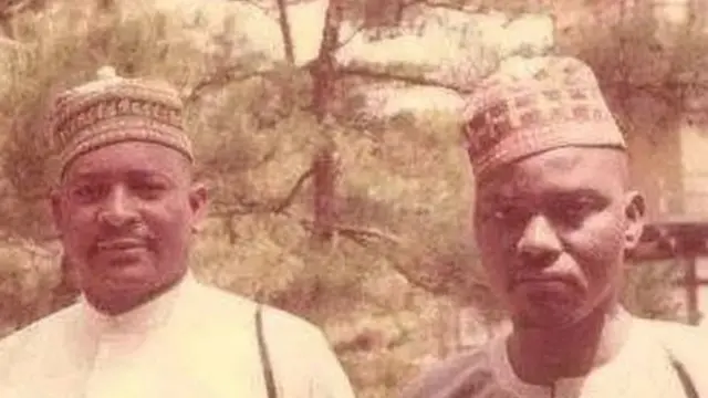 Khalifa Isyaka Rabi'u tare da abokinsa shararrarren dan kasuwa Marigayi Nababa Badamasi