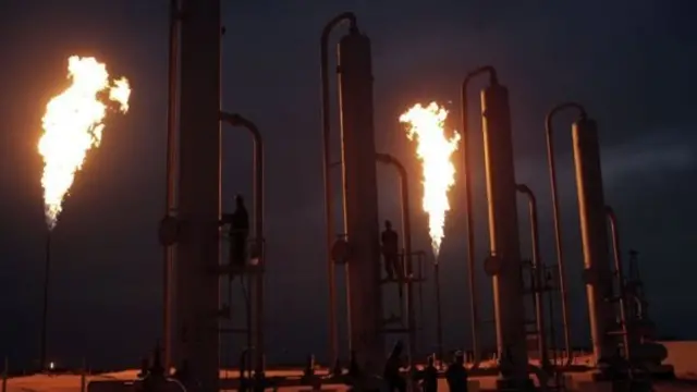 Posos petroleros en Uzbekistán.