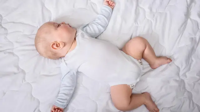 নিরাপত্তার কারণে তিন বছরের নীচে শিশুদের প্রধানত চিৎ করে শুইয়ে রাখা হয়