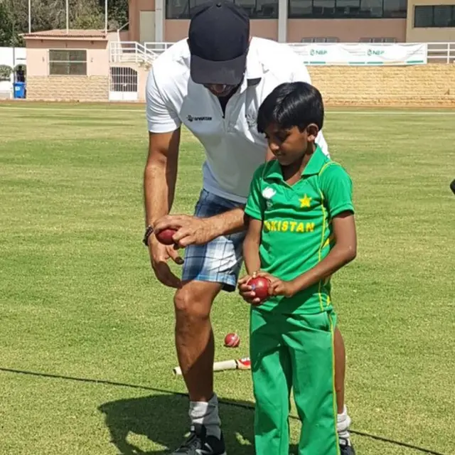 وسیم اکرم حسن کے ساتھ