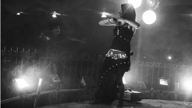 నర్తిస్తున్న సంగీత