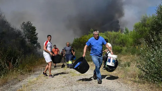 Moradores das localidades afetadas tentam combater os incêndios com poucos recursos