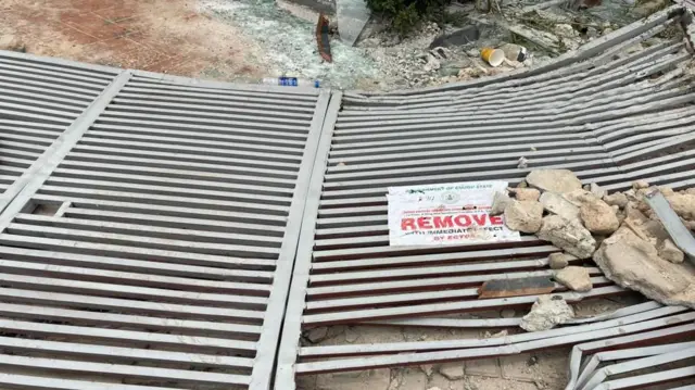 Akwụkwọ ịdọ aka na ntị gọọmentị manyere n'ahụ ụlọ ahụ