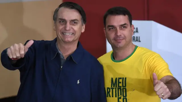 Jair y Flavio Bolsonaro