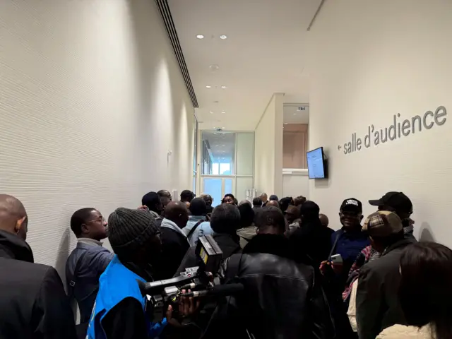 Bamwe mu bari baje gukurikirana urubanza rwa Charles Onana, Paris ku wa 11 Gitugutu 2024