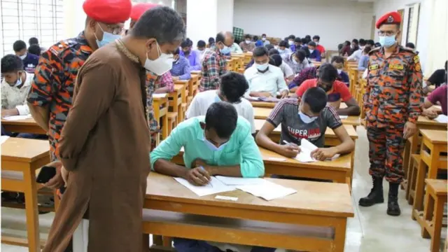 সরকারি চাকরির নিয়োগ পরীক্ষা।