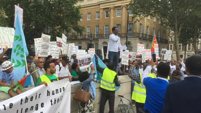 ኤርትራውያን ኣብ ከተማ ለንደን ተቓውሞኦም እናገለጹ