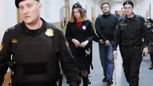 Никита Белых с тростью