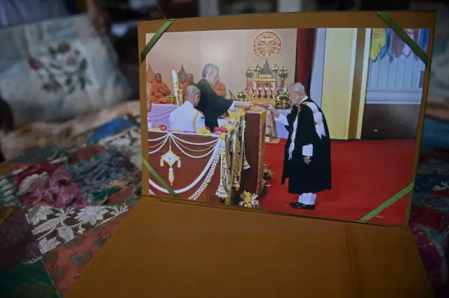 สุลักษณ์ ศิวรักษ์ เข้ารับพระราชทานปริญญาบัตรที่ ม.ธรรมศาสตร์ วันที่ 1 ธันวาคม 2560