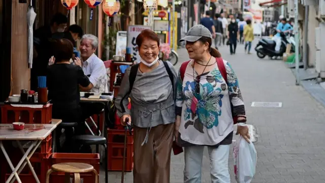 Góc phố Tokyo ngày 27/5