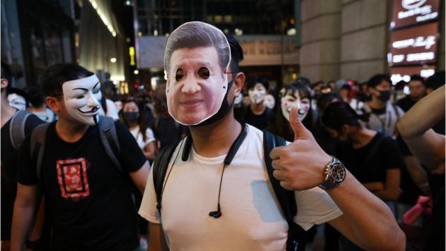 香港蒙面示威者