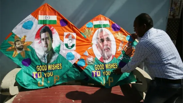 राहुल और मोदी की तस्वीरों वाली पतंगें