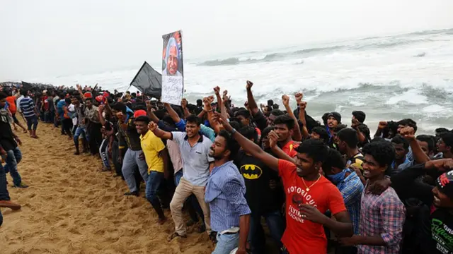 சென்னை மெரீனா கடற்கரையில் நடந்த ஜல்லிக்கட்டு போராட்டம்
