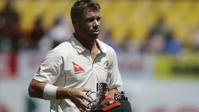 टेस्ट क्रिकेट में कुलदीप के पहले शिकार ऑस्ट्रेलियाई बल्लेबाज़ डेविड वार्नर.