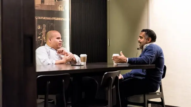 لماذا يتعين عليك عدم استخدام الأجهزة الإلكترونية في العمل لمدة ساعة يوميا؟