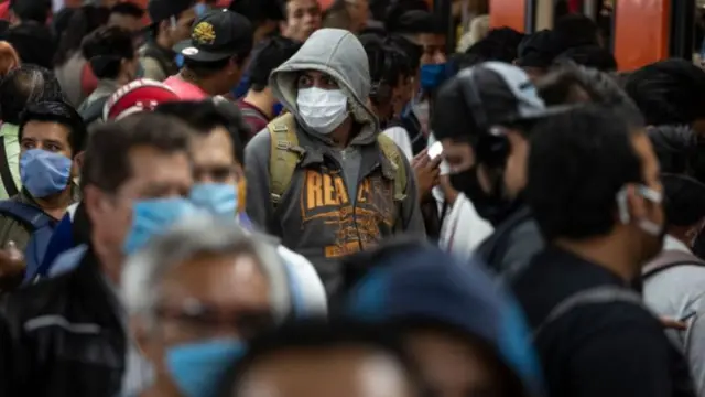 En México se ha registrado un alza en otras enfermedades como "neumonías atípicas", lo que se cree que en realidad es covid-19.