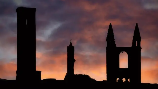 Развалины монастыря Сент-Эндрюз.