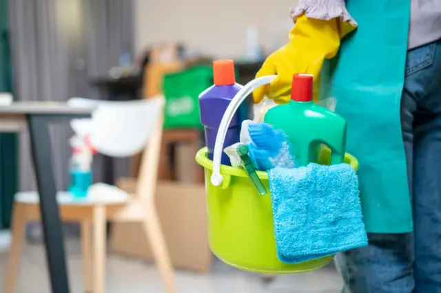 အိမ်သန့်ရှင်းရေးပစ္စည်းတွေ