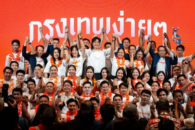 โจ-ชัยวัฒน์ และเหล่าผู้สมัคร ส.ก. ของพรรคประชาชนเปิดตัวอย่างเป็นทางการเมื่อ 5 พ.ค.