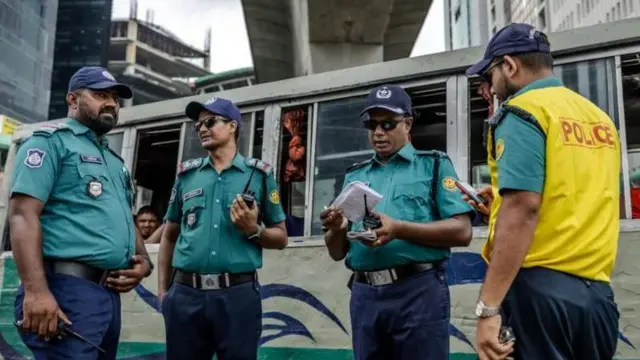 দলীয়করণের ফলে পুলিশ প্রশাসনে ব্যাপক ক্ষতি হয়েছে, বলছেন বিশ্লেষকরা