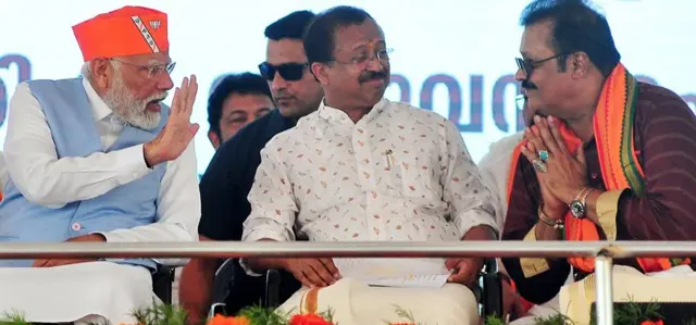 तिरुवनंतपुरम में एक जनसभा के दौरान पीएम मोदी, विदेश राज्य मंत्री वी मुरलीधरन और अभिनेता से नेता बने सुरेश गोपी