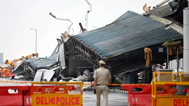 भारी बारिश की वजह से आईजीआई एयरपोर्ट पर गिरी छत